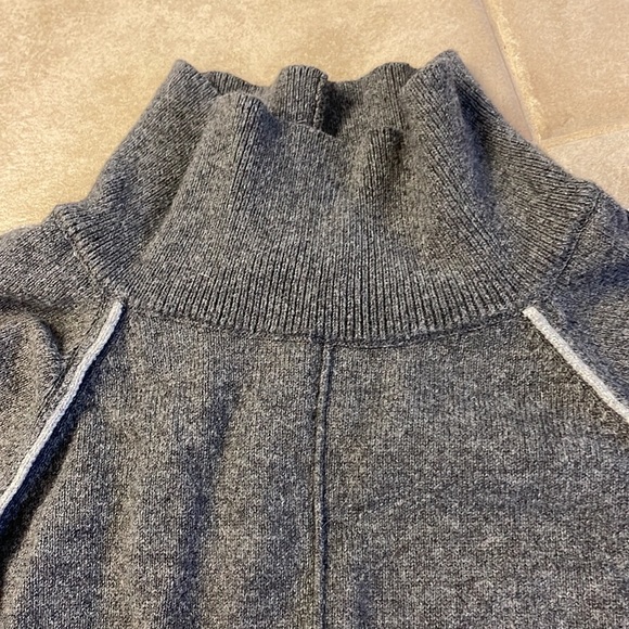 Vineyard Vines Turtleneck Sweater - Picture 11 of 11